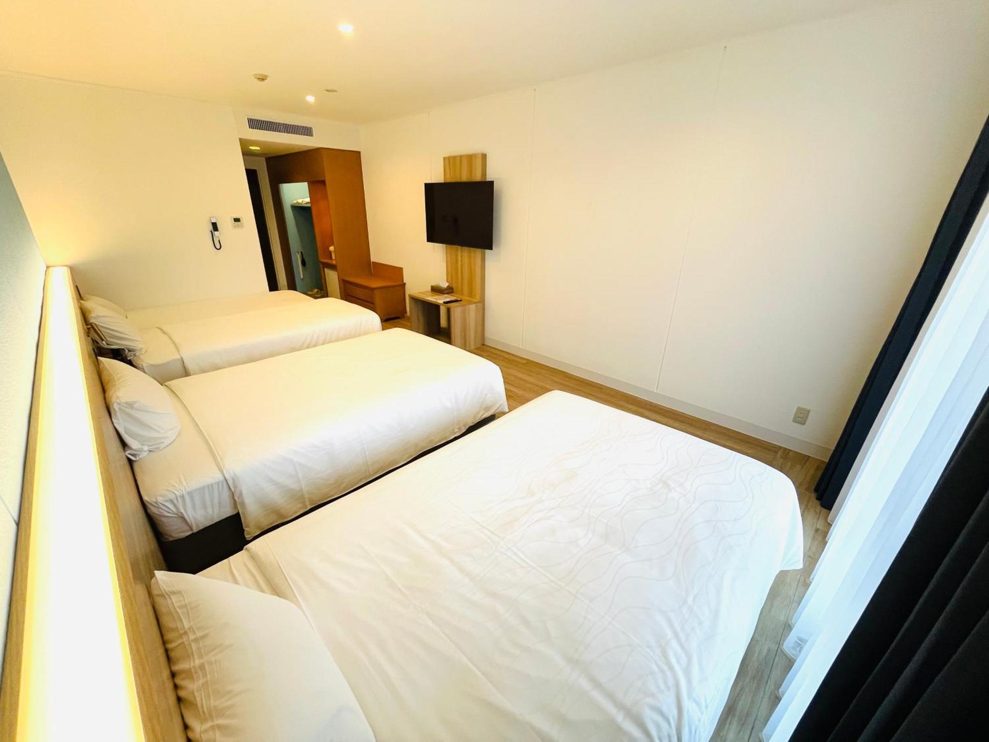 Watermark Hotel Okinawa Kume Island Кумедзіма Екстер'єр фото